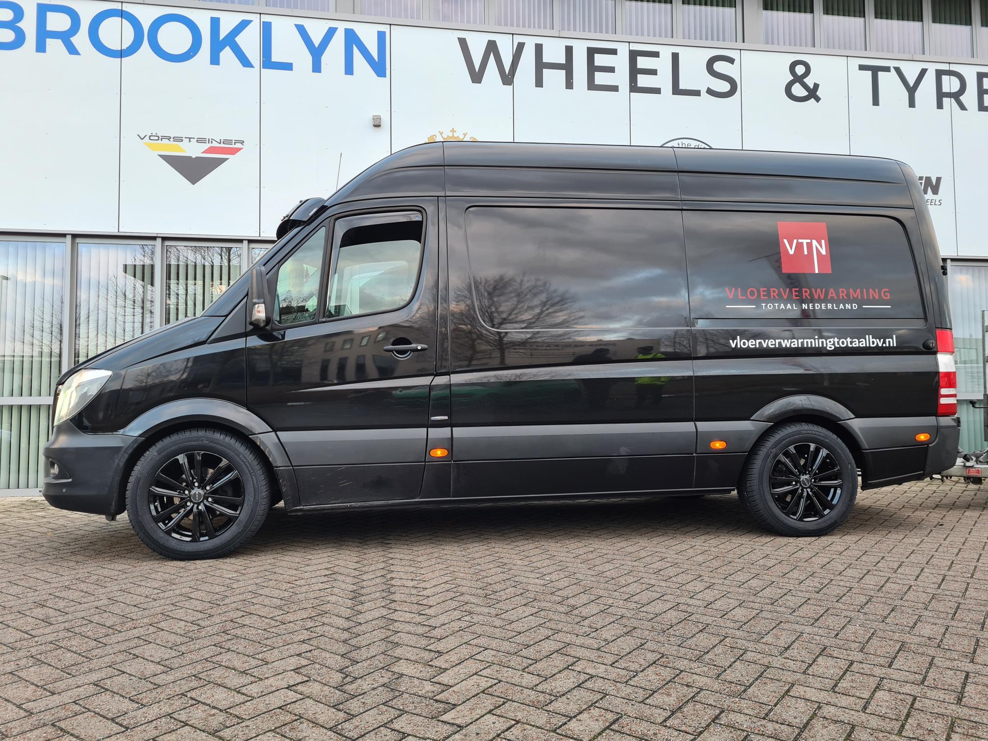 Mak Safari 6 zwart glanzend